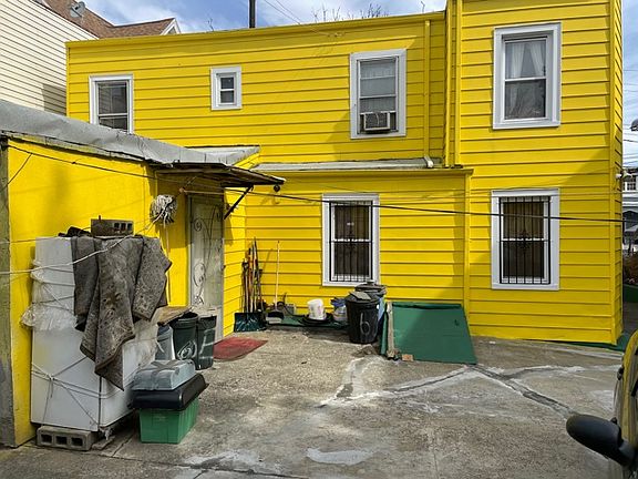 5th image of 680 E 240th St