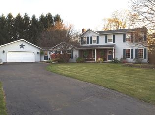 29 County Clare Cres, Fairport, NY 14450