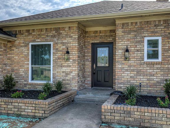 3rd image of 1821 Woodbridge Dr