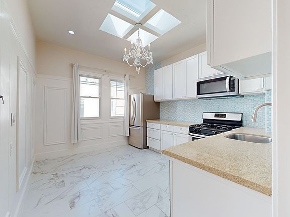 2nd image of 1906 Hyde St APT 6