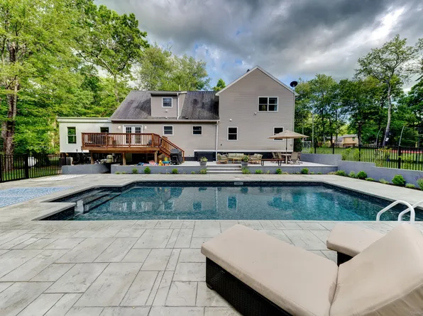 4 Esthers Lane Extension, Morris, CT 06763