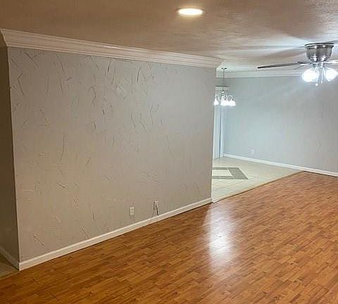 5th image of 558 E Avenue J APT A