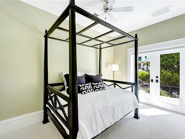 1375 Gordon Dr — Photo 35