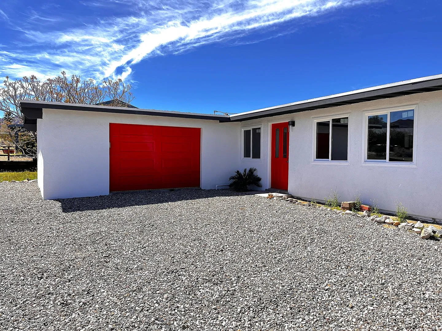 Newly Remodeled 3 Bedroom House in Indian Cove Neighborhood — Photo 1