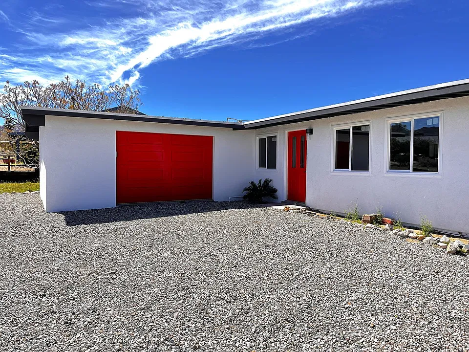 7042 Ivanpah Ave