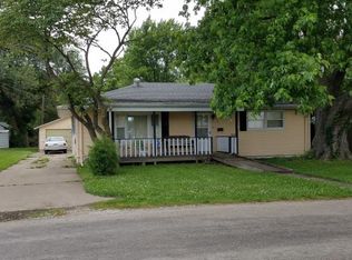 121 Vine Ave, Charleston, IL 61920