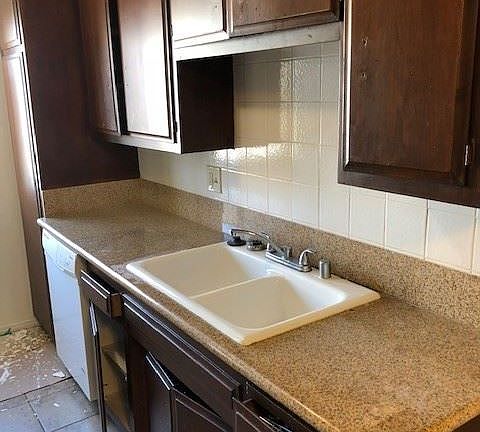 3rd image of 828 S Holt Ave #5