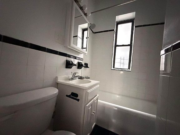 5th image of 159 Eastern Pkwy APT 1F