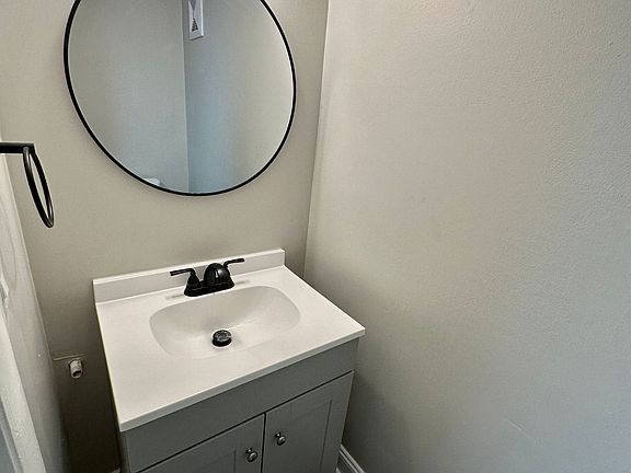4th image of 370 Wallace Rd APT G12