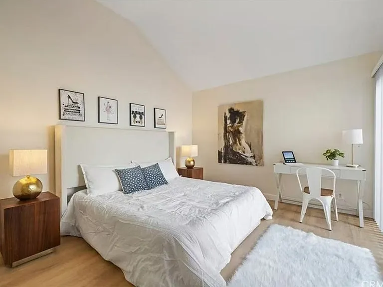 5 Wellesley — Photo 1