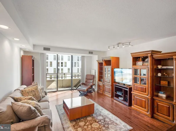 1200 23rd St NW APT 808, Washington, DC 20037