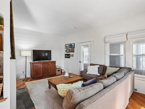 2nd image of 410 Ella St