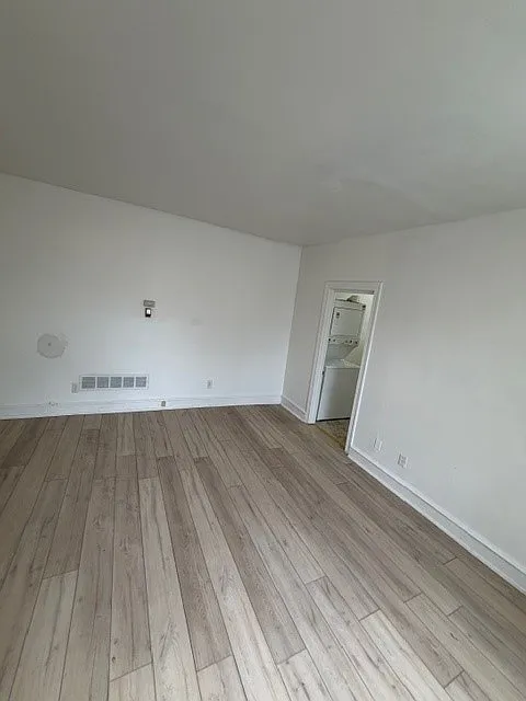 Building Photo - 800 N Van Buren St #2