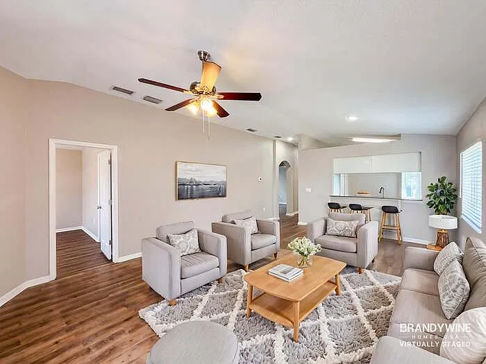 3 bed, 2.0 bath, 1235 sqft, $1,945 — Photo 3