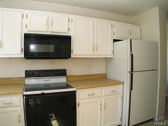 5th image of 2501 Village Dr