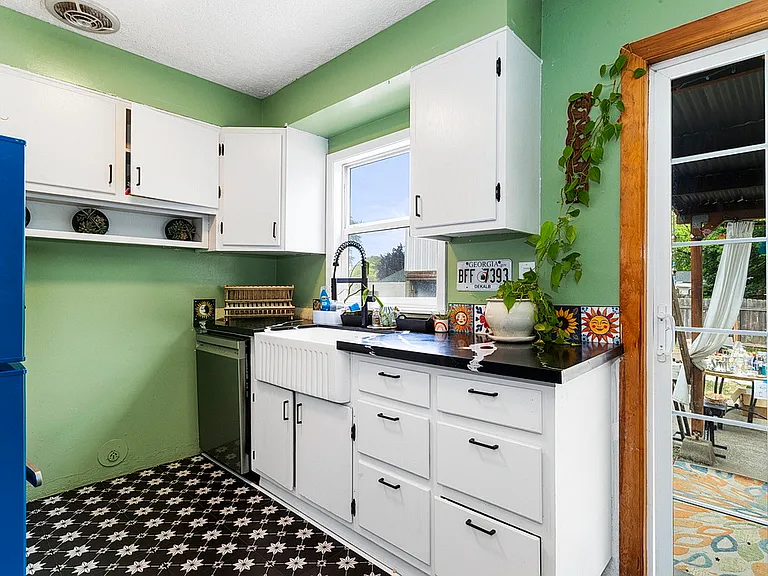 8828 N Hodge Ave — Photo 8