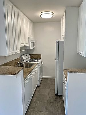 3rd image of 470 Lenox Ave #6B