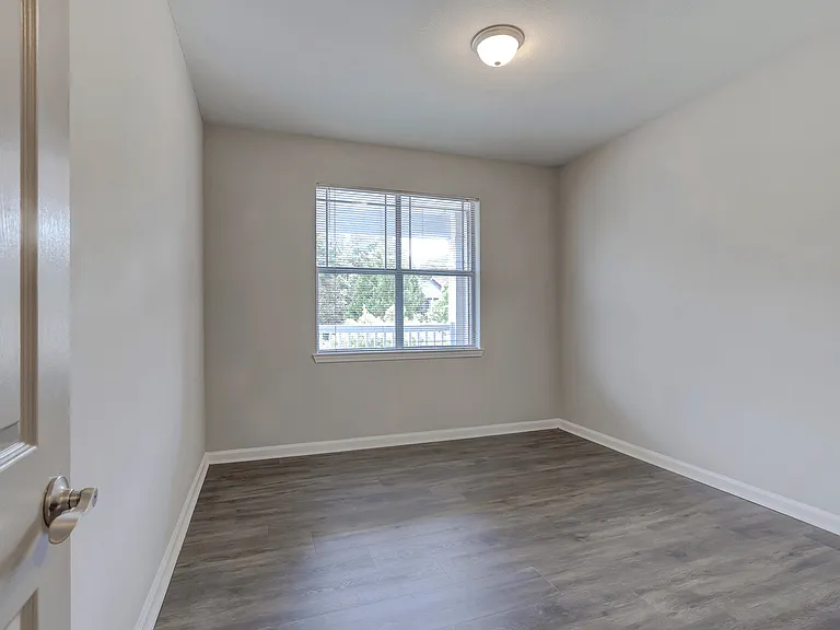 Lakeside at Town Center Apartments — Photo 64