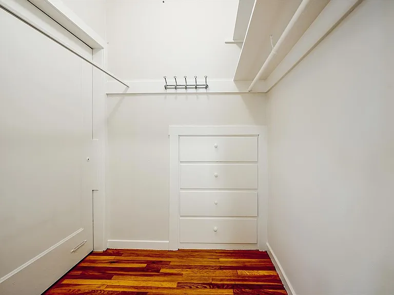 Gough Street 3055 — Photo 14