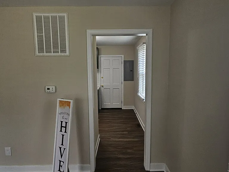 Entry into the kitchen