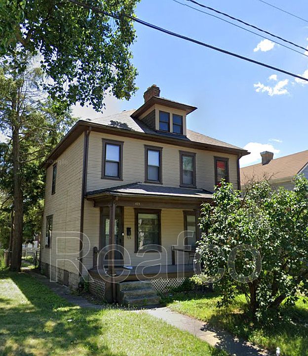 1st image of 425 E 17th Ave
