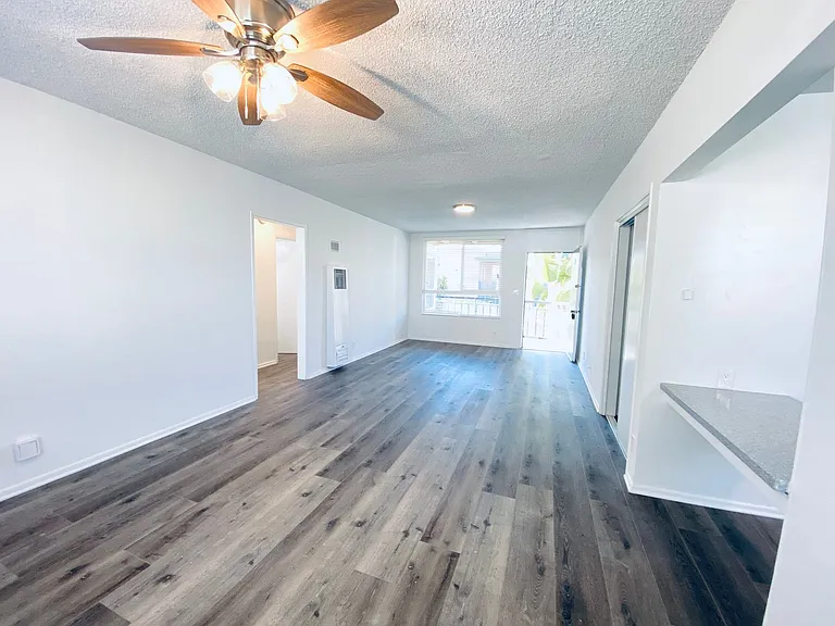 7351 Variel Ave — Photo 9