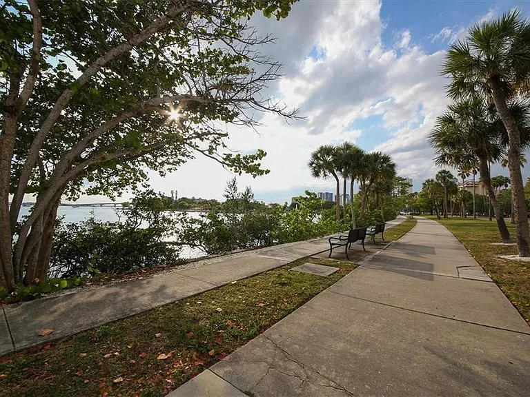 1111 N Gulfstream Ave #16C — Photo 38