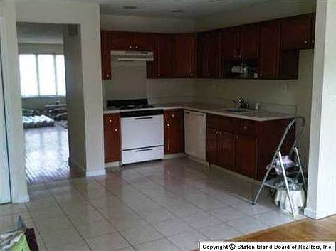 5th image of 458 Mosely Ave