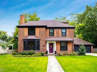 953 Trombley Rd, Grosse Pointe Park, MI 48230