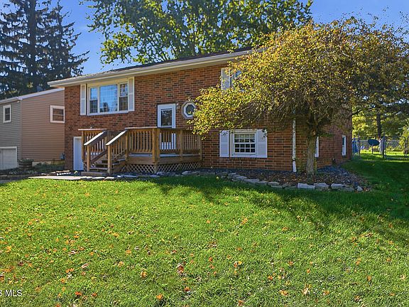 3rd image of 527 Sheffield Dr