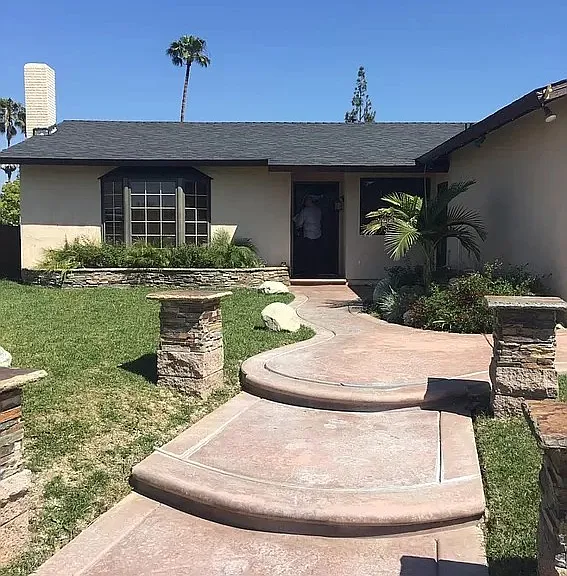 1862 Hollandale Ave — Photo 1