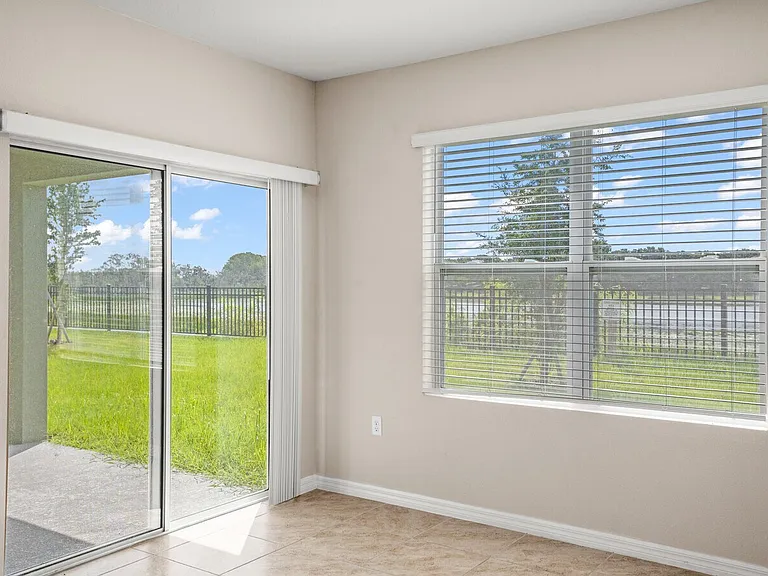 1112 Fox Path Rd — Photo 6