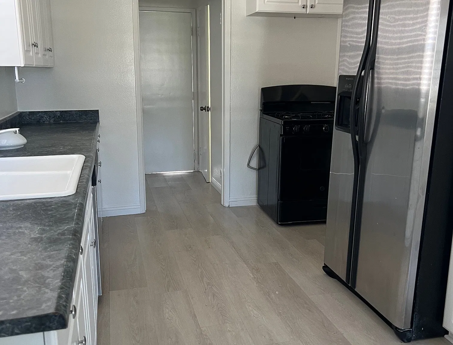 3 bed, 1.5 bath, 1121 sqft, $3,500 — Photo 4