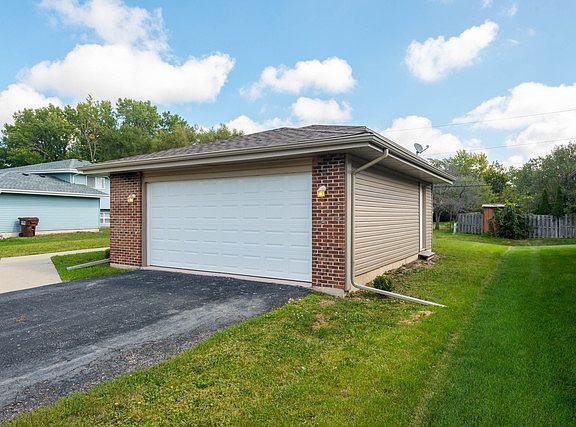 2nd image of 3047 Rosiclaire Ct