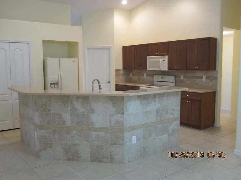 4509 SW 20th Pl — Photo 3