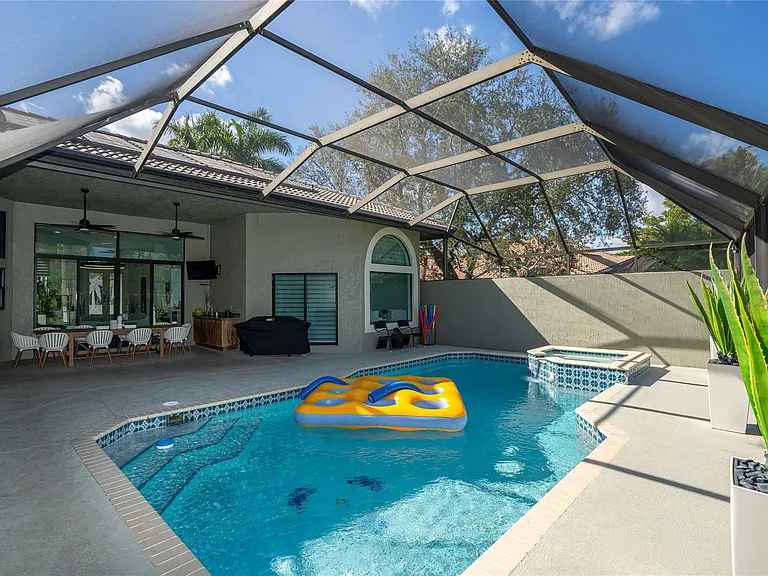 4903 NW 101st Ave — Photo 32