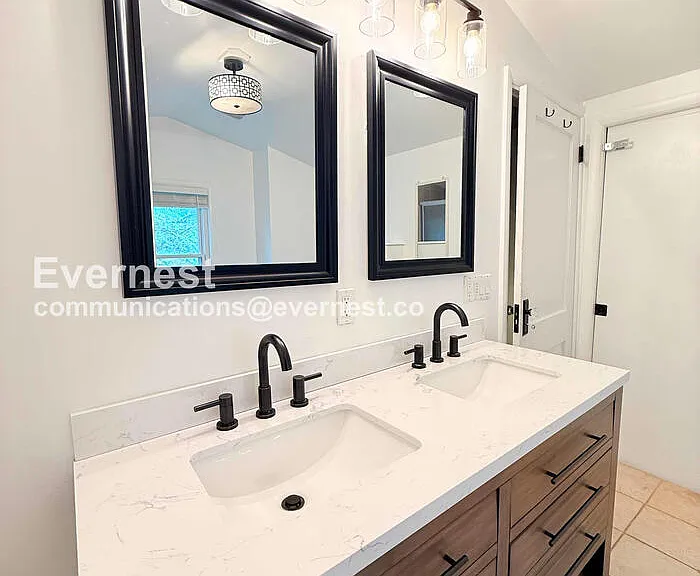 1557 Leroy St — Photo 15