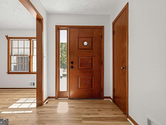 5th image of 4393 Hale Pl SW