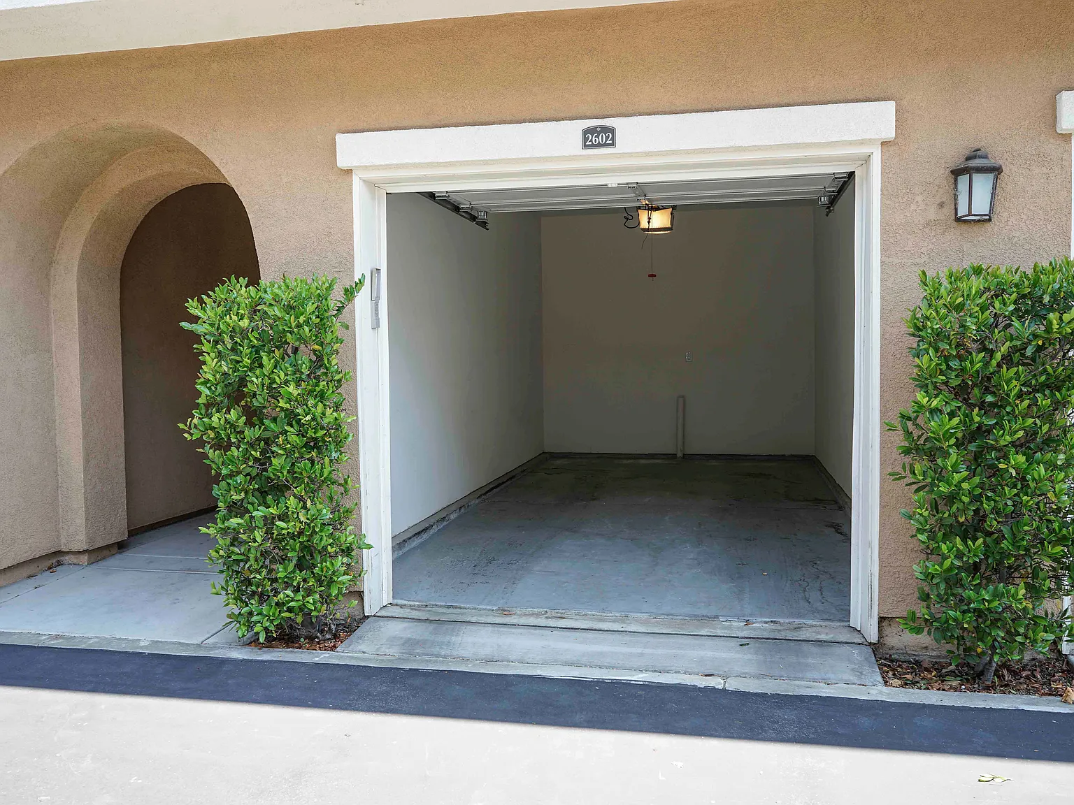 2 bed, 1031 sqft, $2,325 — Photo 3