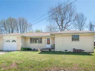 601 Dyer St, Springdale, AR 72762