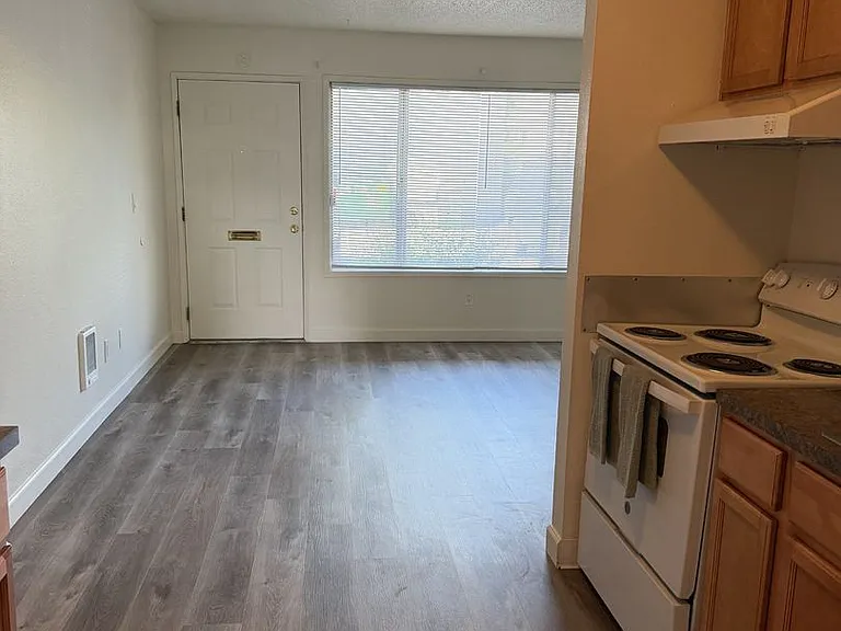 Hamlin Manor — Photo 10
