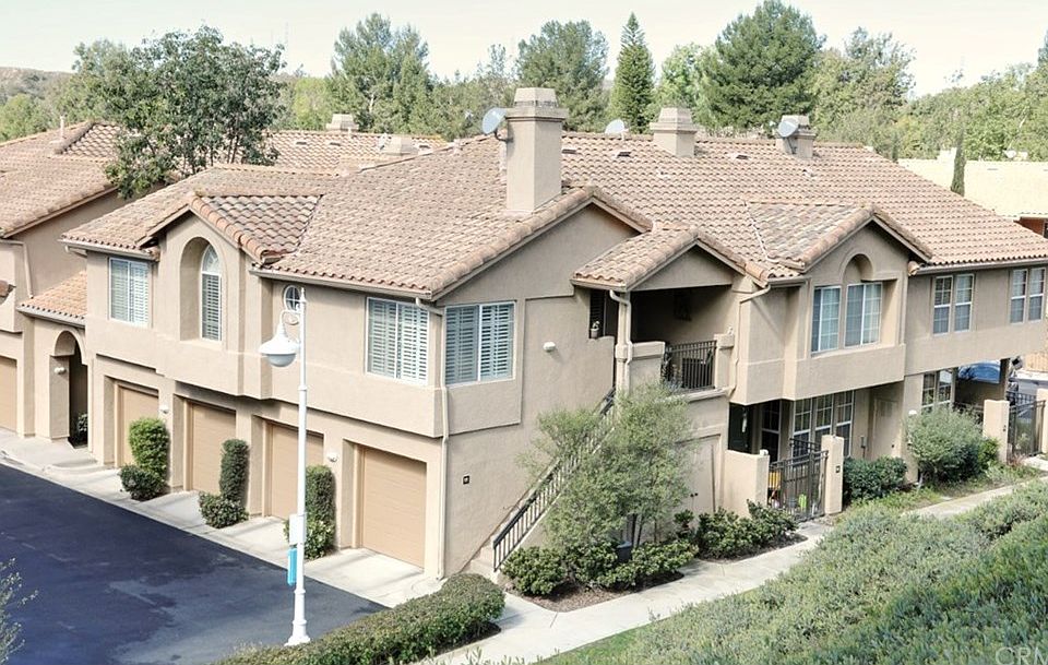 1st image of 11 Waxwing Ln
