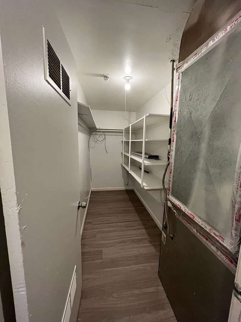 2 Bedroom 1 Bathroom in Delmar Parkway — Photo 1