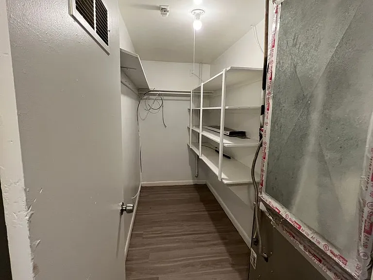 2 Bedroom 1 Bathroom in Delmar Parkway — Photo 1