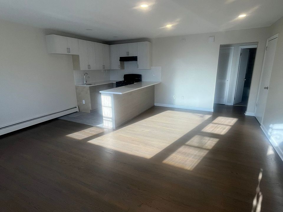 2nd image of 126 Elmwood Ave #4
