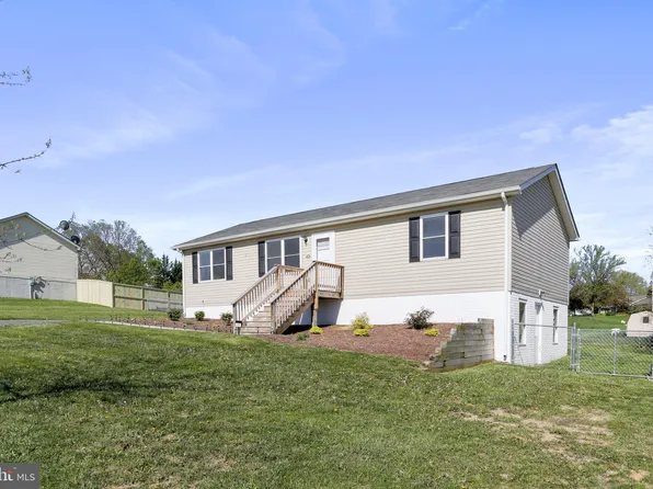 435 N Summit Ave, Woodstock, VA 22664