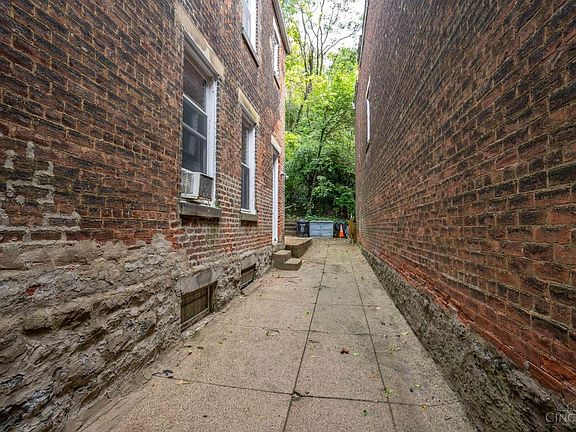 4th image of 2156 W Clifton Ave #2
