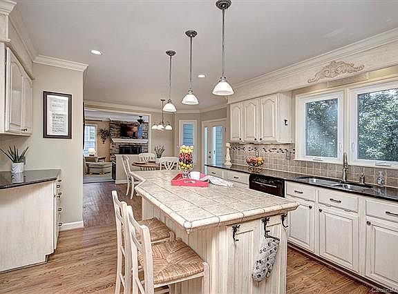 5th image of 2718 Oxborough Dr