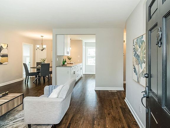 5th image of 584 Southbrook Dr
