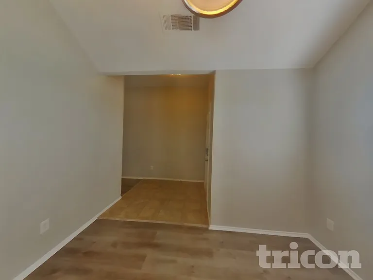1409 Mallard Dr — Photo 4